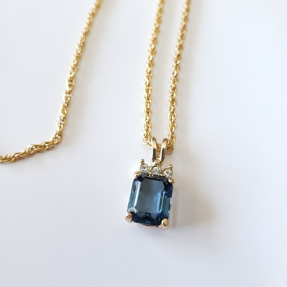 Beautiful gold tone necklace blue crystal pendant - Picture 5 of 6